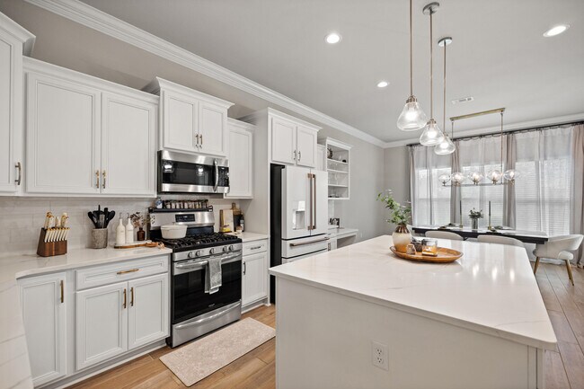 Building Photo - 212 Blaze Blvd