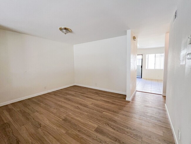 Building Photo - Beautifully Updated 3 Bed, 2.5 Bath La Jolla Townhome – Bright, Spacious, & Perfectly Located!