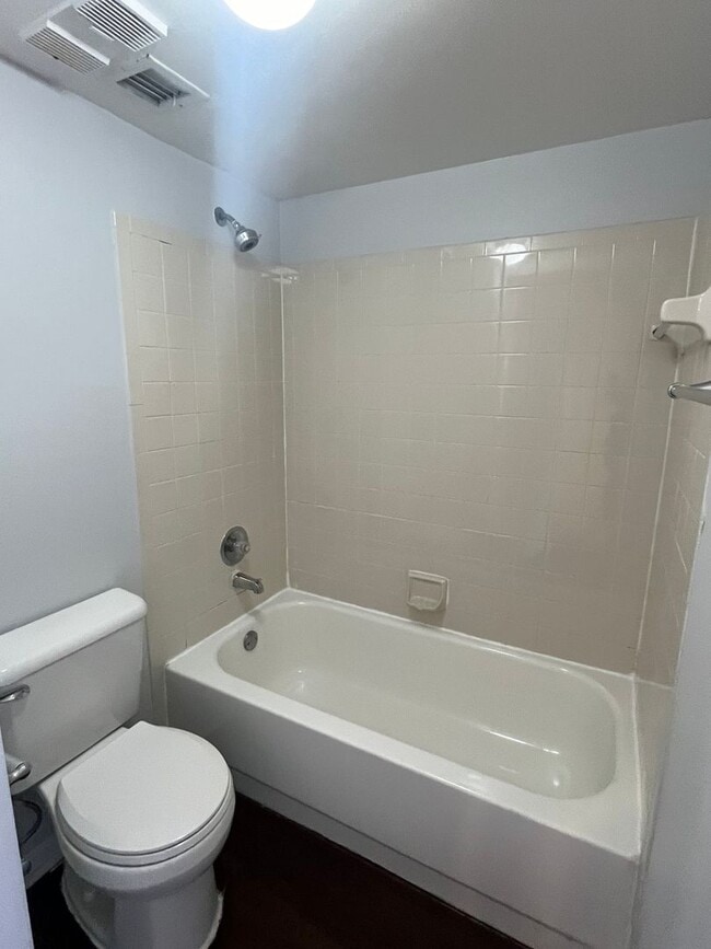 Building Photo - ONE BEDROOM ONE BATHROOM!! Waterfront Comm...