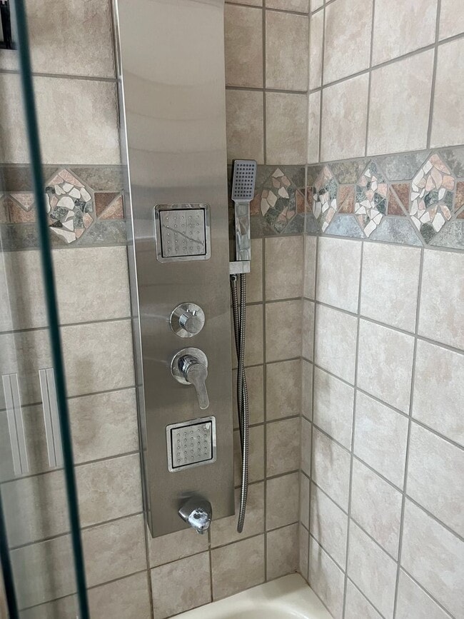 Building Photo - 204 Reserve Place