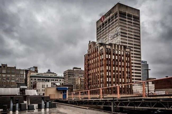 Building Photo - 1 bedroom, 1 bath updated condo in downtow...