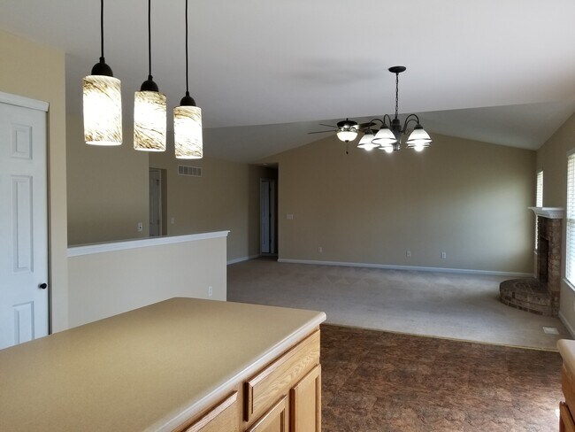 Building Photo - 944 Hampshire Heath Dr