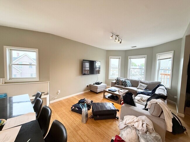 Building Photo - 110 Chester St