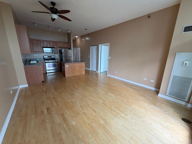 Building Photo - 1600 S Indiana Ave