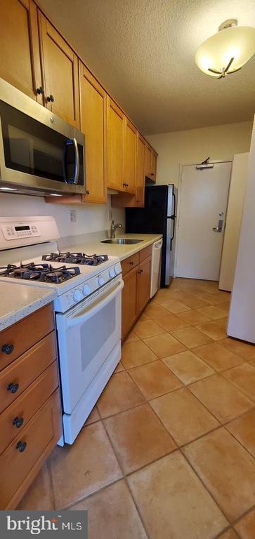 Building Photo - 4141 Henderson Rd