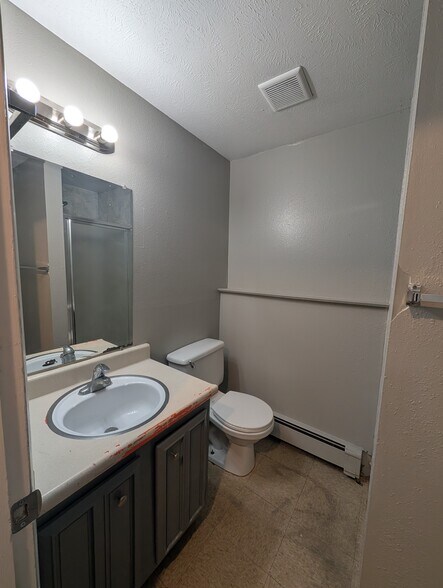 Building Photo - 9533 W Alameda Ave