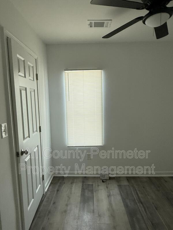 Building Photo - 1154 Windsor St SW