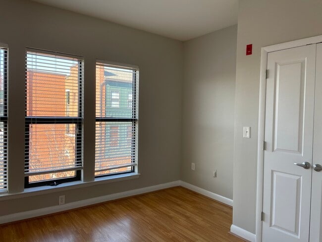 Building Photo - 566 New Bern Station Ct