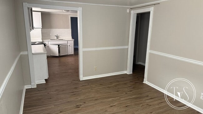 Building Photo - RATE DROP ALERT! (was $1600/month) and WINTER MOVE-IN SPECIAL: $750 OFF 1st MONTH'S RENT!**