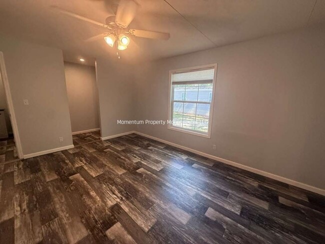 Building Photo - Gorgeous 3/2 Brooksville Available Now !