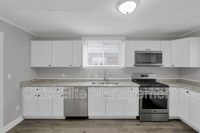 Building Photo - 341 E Markison Ave