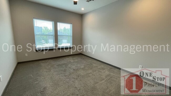 Building Photo - 3 Bedroom, 2.5 Bath Modern Townhome in Nor...