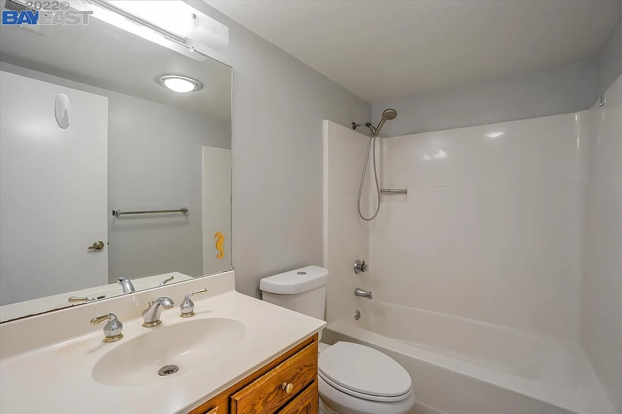 Building Photo - 2055 Sierra Rd