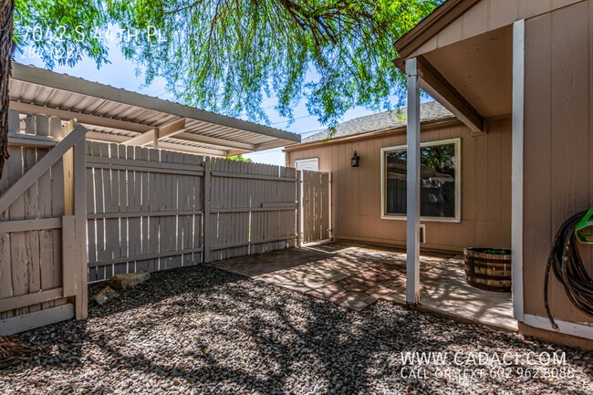 Building Photo - 7042 S 44th Pl