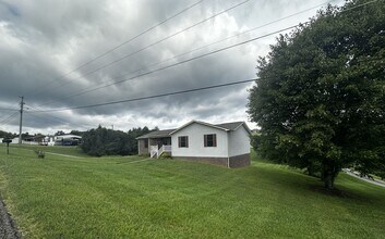 Building Photo - E. Morristown - 2 bed/1 bath duplex with basement garage