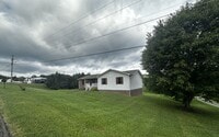 Building Photo - E. Morristown - 2 bed/1 bath duplex with b...