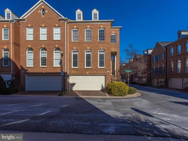 Building Photo - 701 Fitzhugh Way