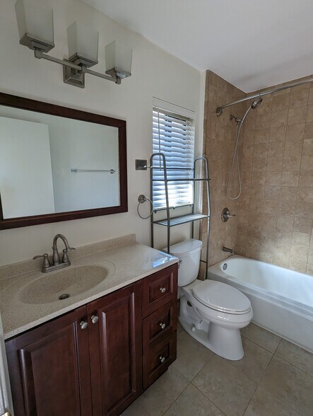 Building Photo - 106 S Sierra Madre Blvd