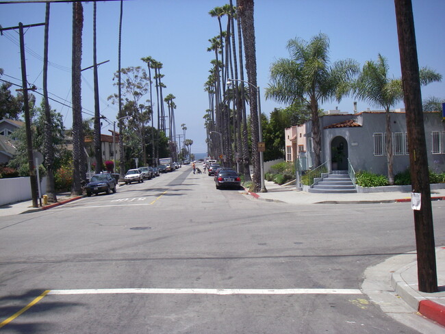 Street view to beach from bldg - 1924 3rd St