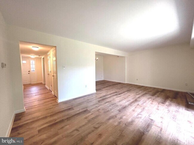 Building Photo - 136 Fairfield Dr