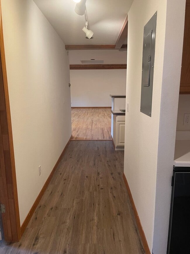 Building Photo - Large Three Bedroom on the North Side of D...