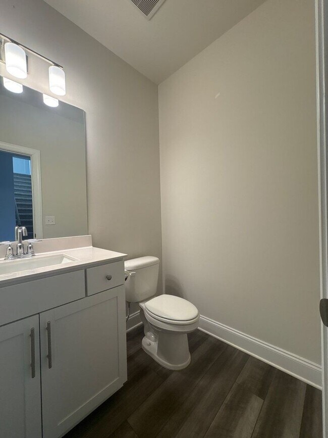 Building Photo - 3 Bedroom, 2.5 Bath and 2 Car Garage in Lebanon! $500 OFF FIRST MONTH’S RENT!