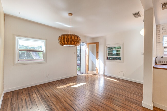 Building Photo - 3418 Greensward Rd