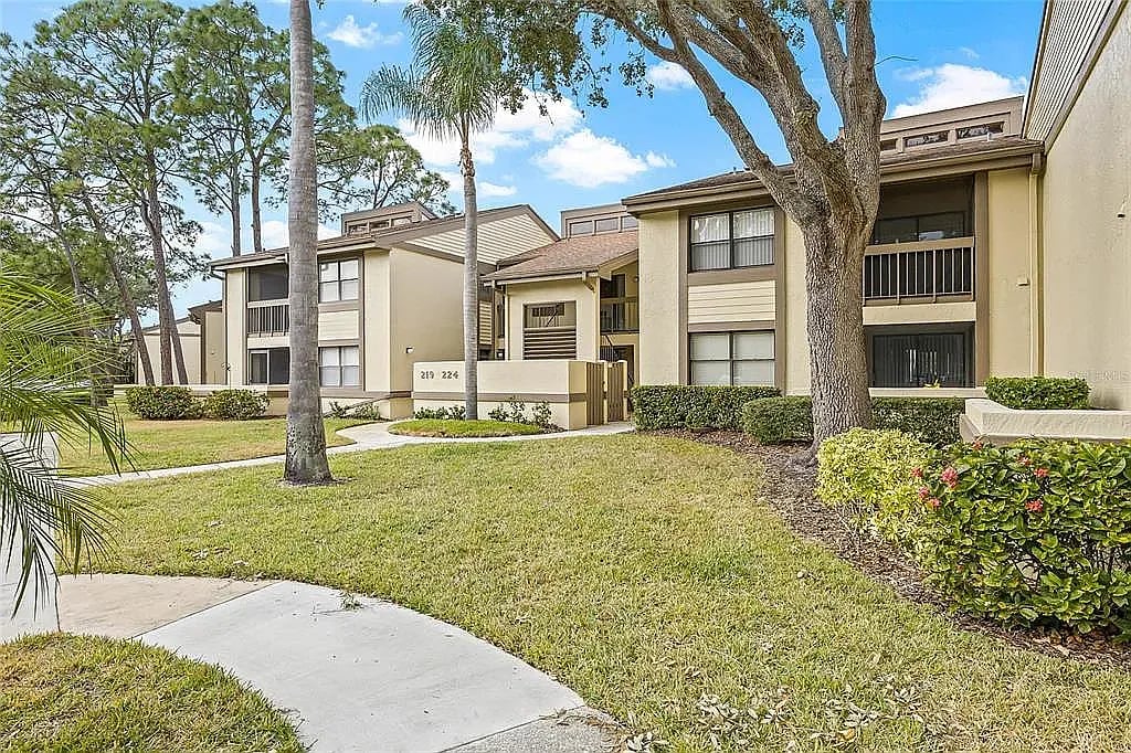 Building Photo - 222 Woodlake Wynde