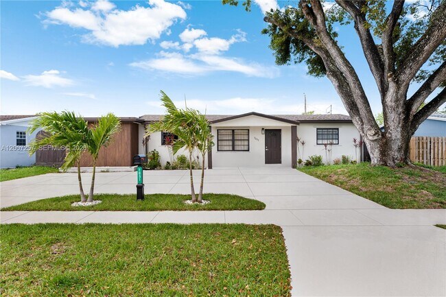 Building Photo - 7051 Tyler St