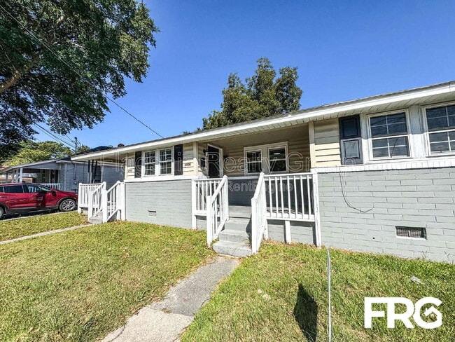 Building Photo - 600 Howell St