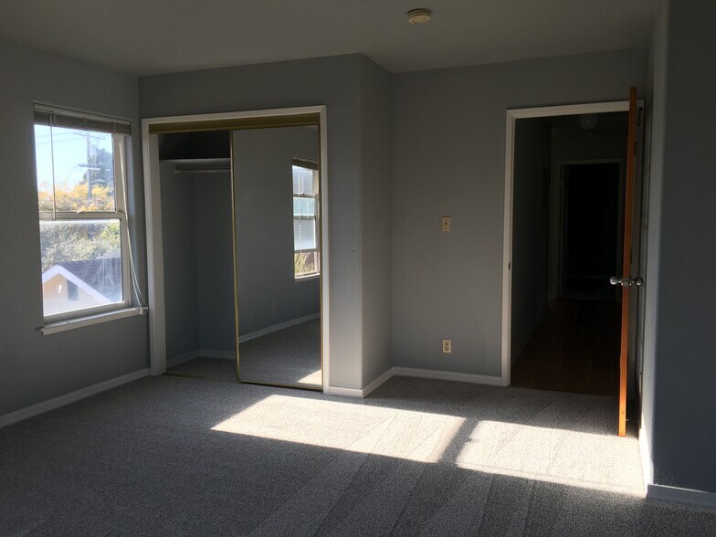 Primary Photo - 551 59th Street