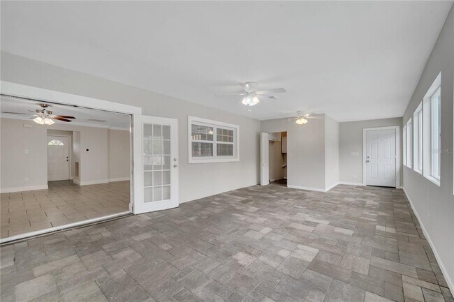 Building Photo - 1395 Meadowbrook St