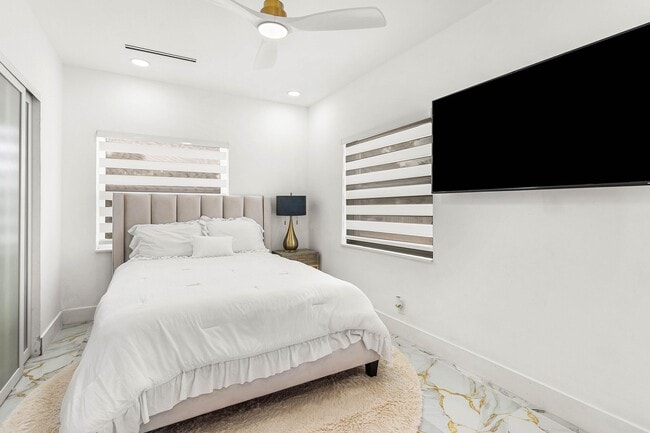 Building Photo - 202 SE 4th St