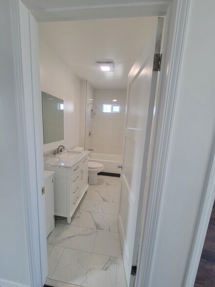 Building Photo - 7611 Seville Ave