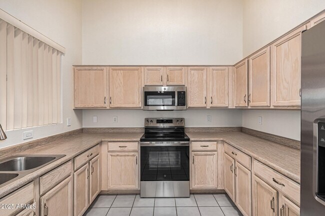 Building Photo - 9069 W Behrend Dr