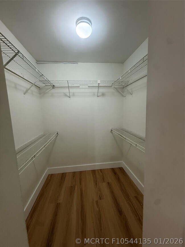 Building Photo - 2075 Coral Ridge Dr