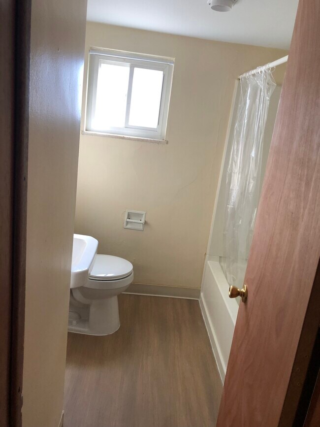 Building Photo - 886 Byron Ave