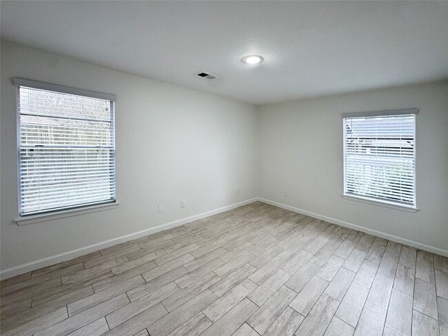 Building Photo - 918 Bolton Ct