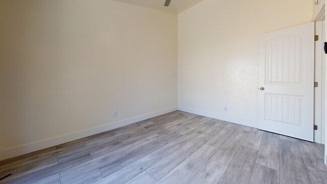 Building Photo - 5272 Manhasset Dr