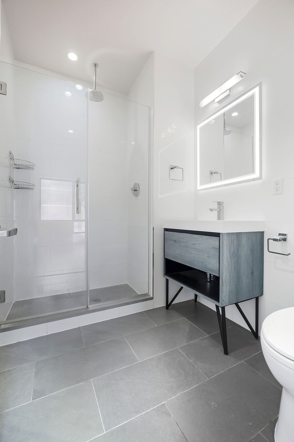 Building Photo - 225 E 138th St