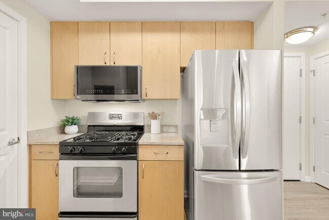 Building Photo - 440 L St NW