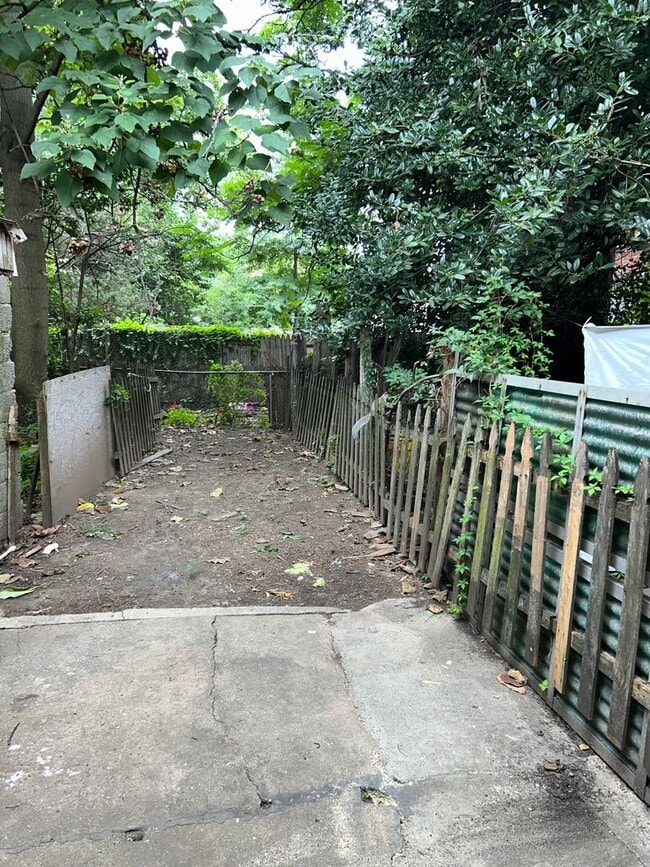 Building Photo - Schedule a showing NOW!