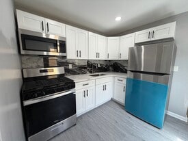 Building Photo - 10 Cedar Aly