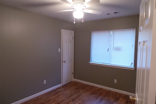 Building Photo - 4918 Sterling Crossing