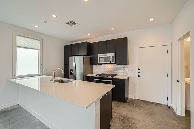 Building Photo - 1931 E 38th 1/2 St