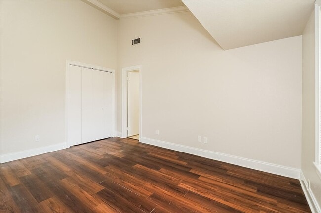 Building Photo - Spacious 4BR Home with Vaulted Ceilings, Fireplace & Large Backyard!