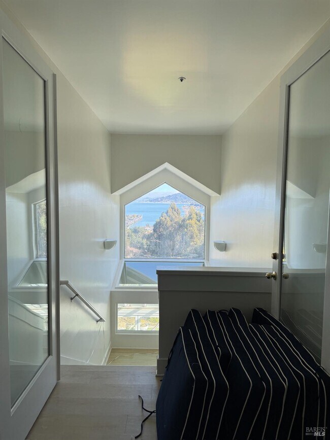 Building Photo - 67 Via Los Altos