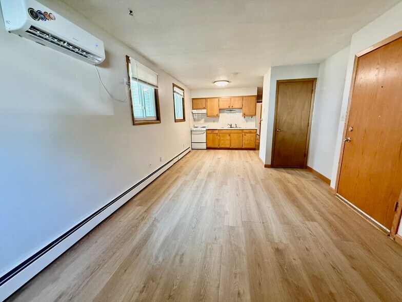 Primary Photo - 818 5th St NW