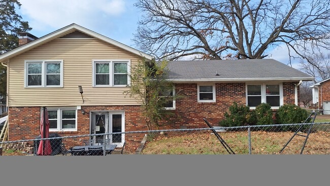 Building Photo - 5944 Port Yakima Ct