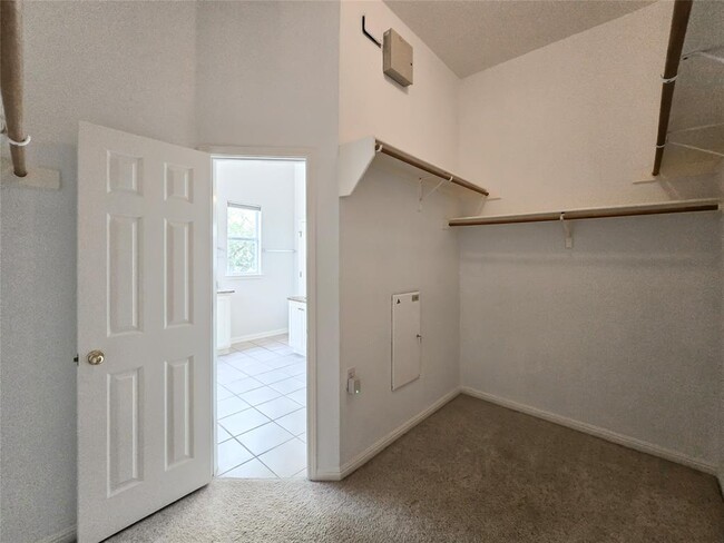 Building Photo - 9901 Bundoran Dr